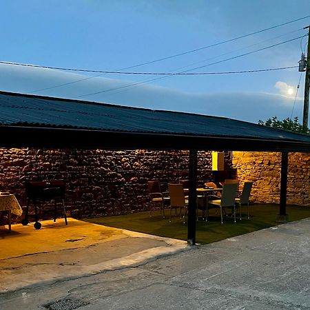 Tom Rocky'S Farmyard Villa Templemore Dış mekan fotoğraf