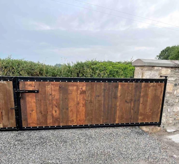 Tom Rocky'S Farmyard Villa Templemore Dış mekan fotoğraf