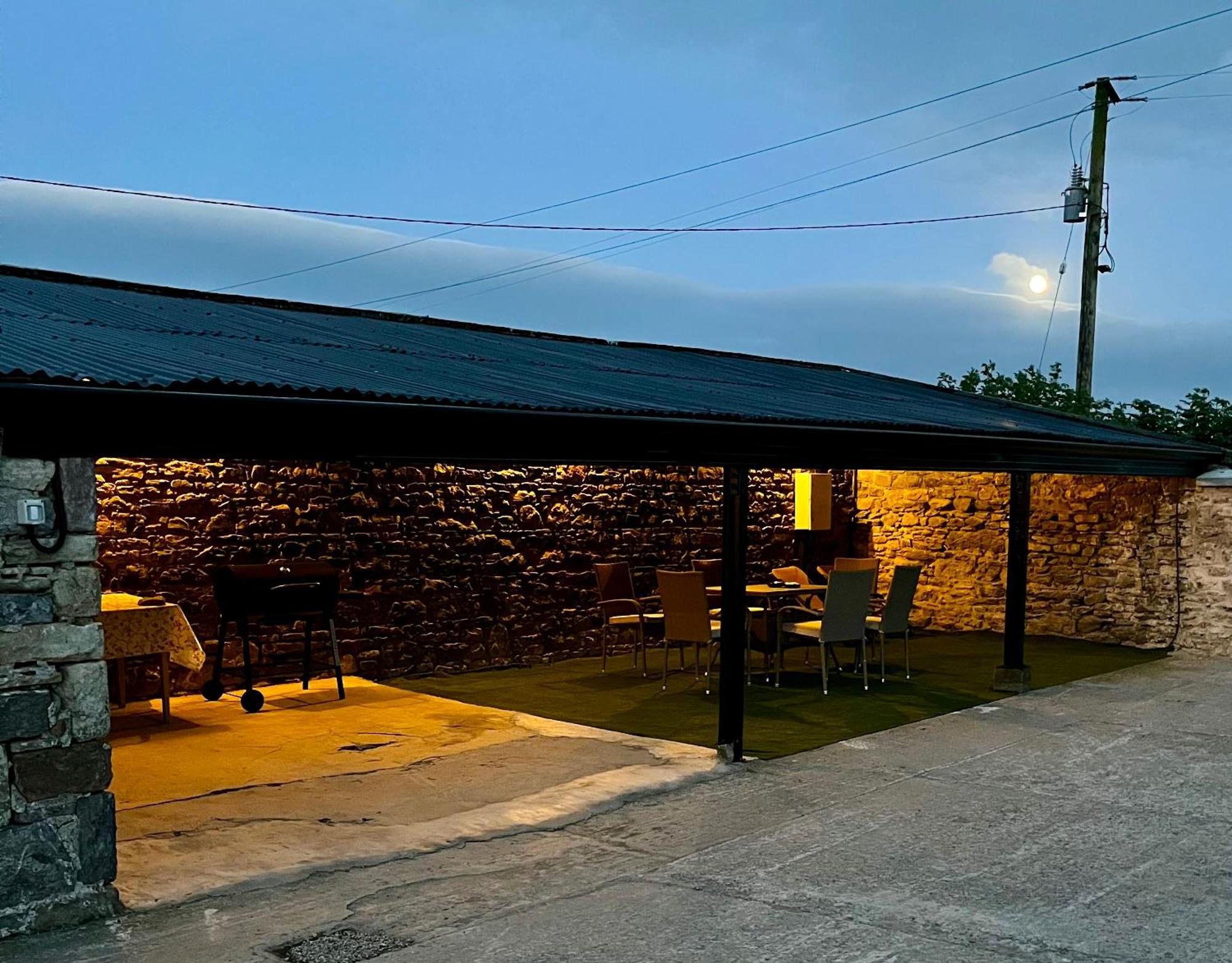 Tom Rocky'S Farmyard Villa Templemore Dış mekan fotoğraf
